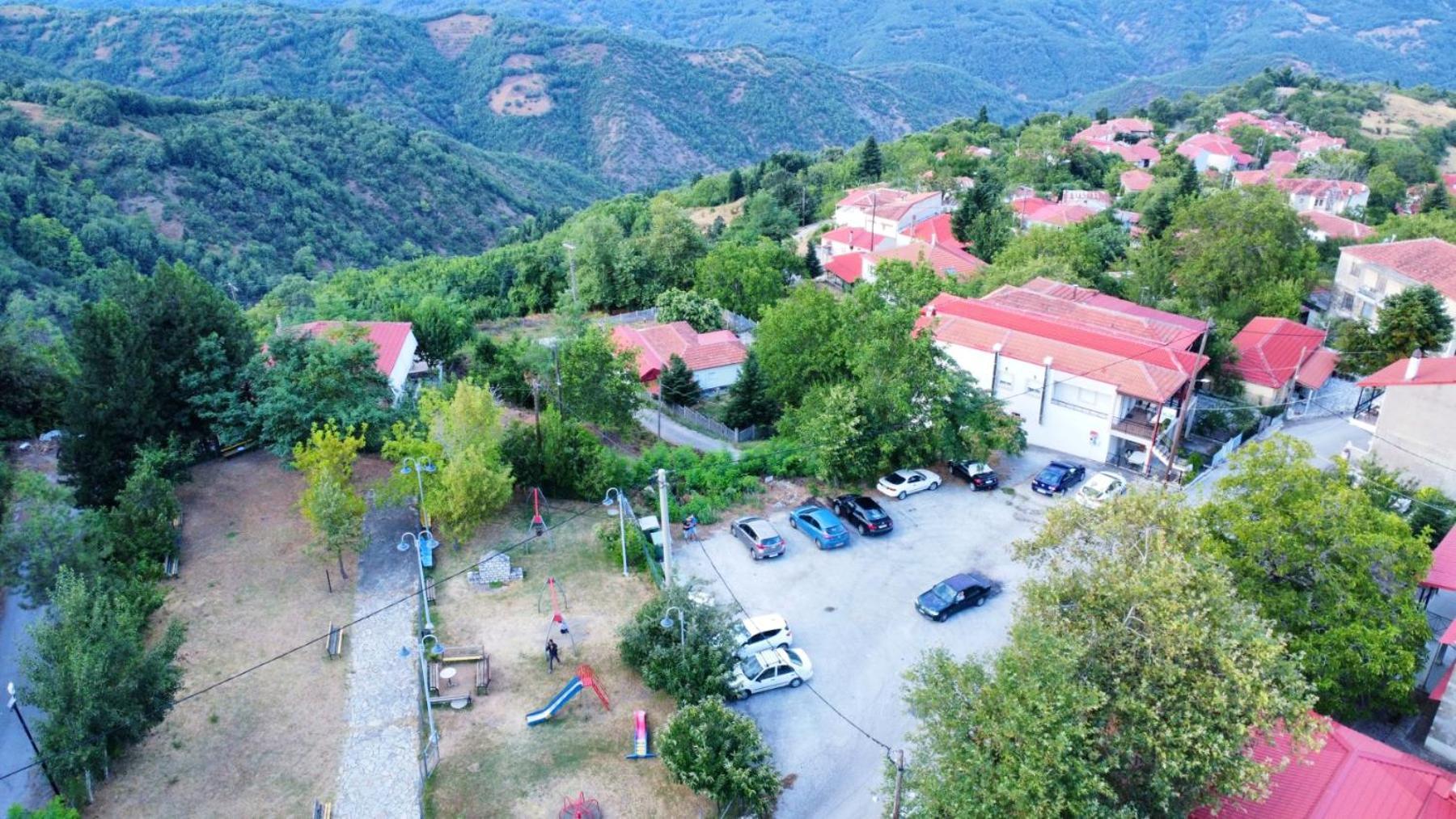 מלון Kastanéa Πανδοχείο Λίμνης Πλαστήρα מראה חיצוני תמונה