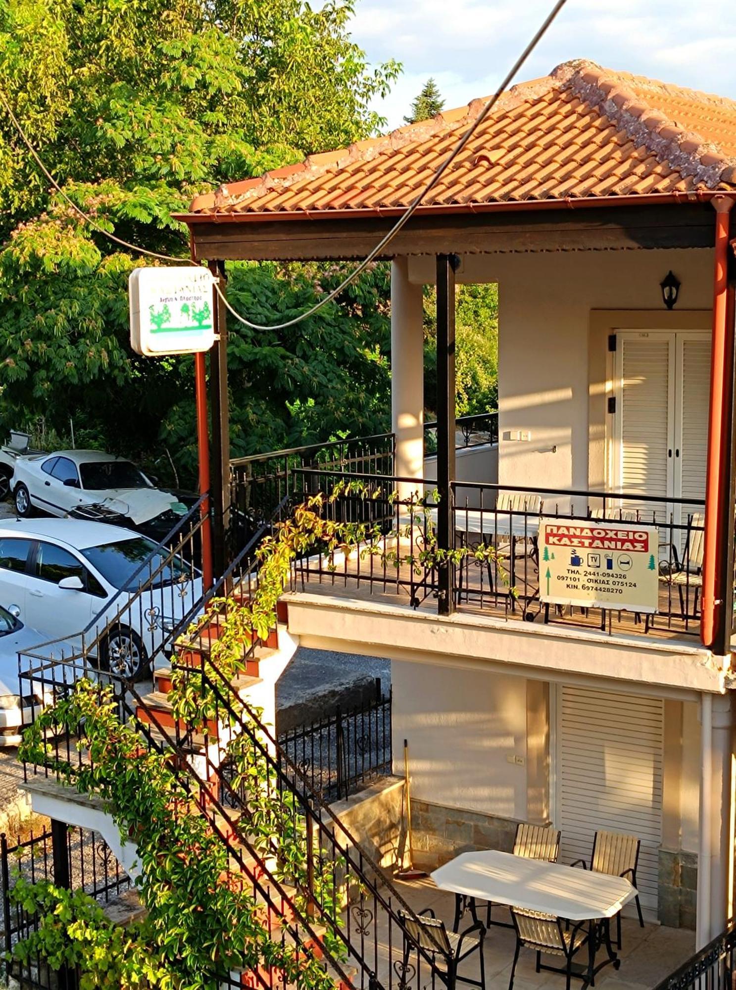 מלון Kastanéa Πανδοχείο Λίμνης Πλαστήρα מראה חיצוני תמונה