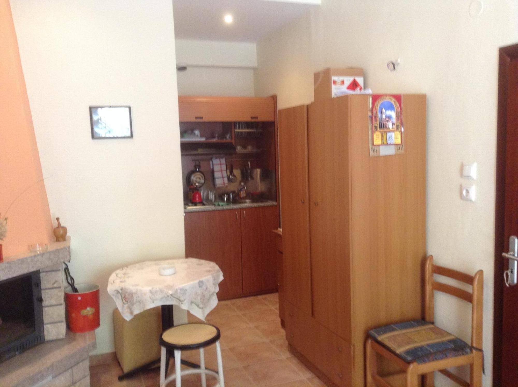 מלון Kastanéa Πανδοχείο Λίμνης Πλαστήρα מראה חיצוני תמונה